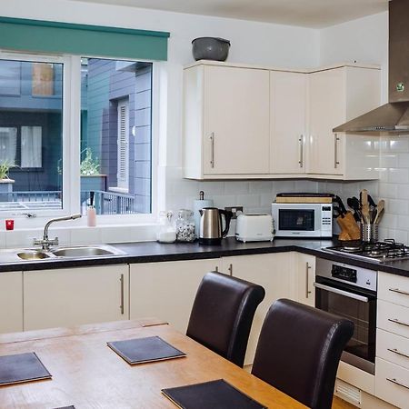 Beautiful, Contemporary 3 Bedroom Apartment Bath Eksteriør billede