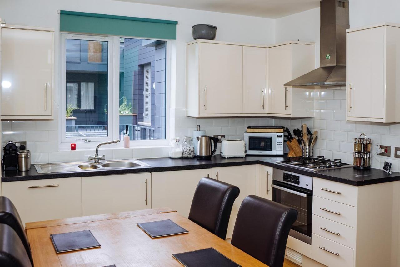 Beautiful, Contemporary 3 Bedroom Apartment Bath Eksteriør billede