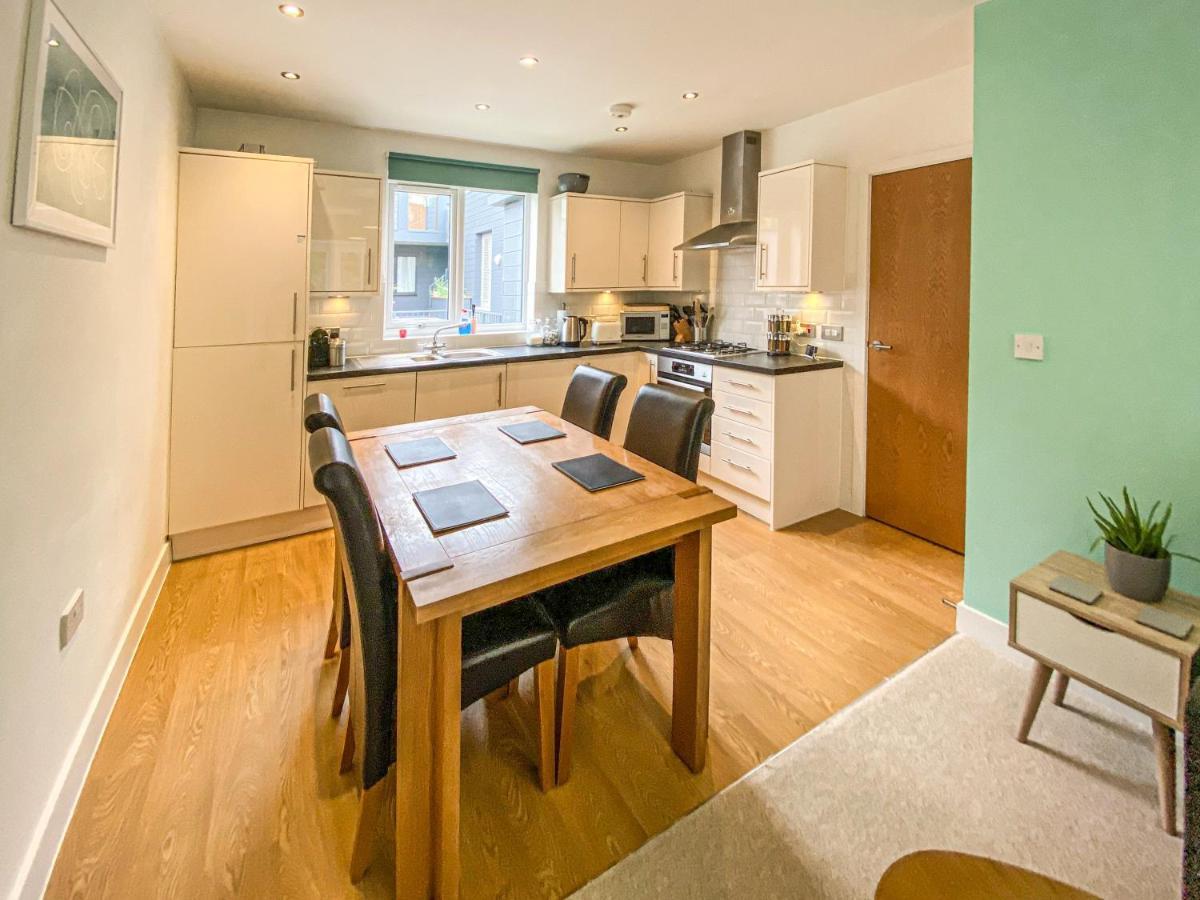 Beautiful, Contemporary 3 Bedroom Apartment Bath Eksteriør billede