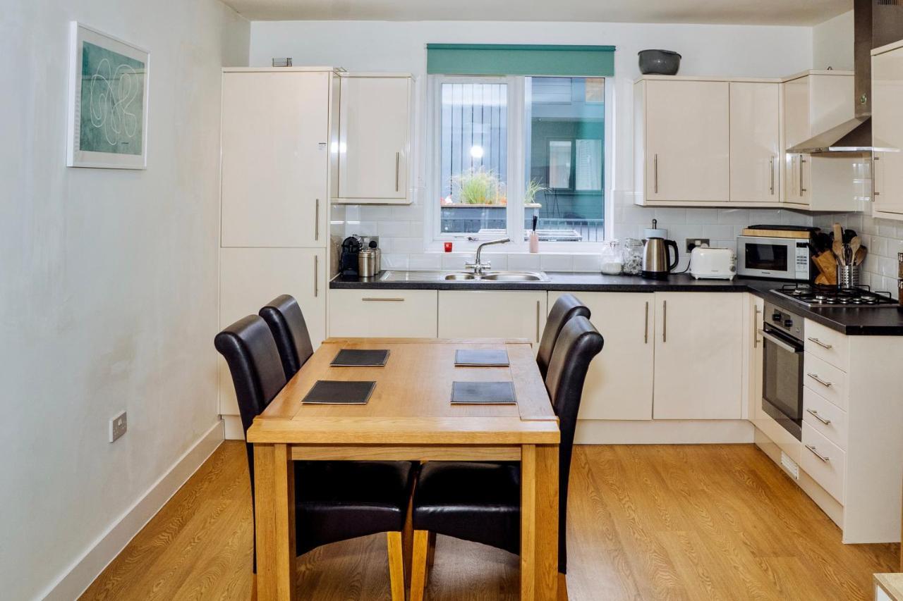 Beautiful, Contemporary 3 Bedroom Apartment Bath Eksteriør billede