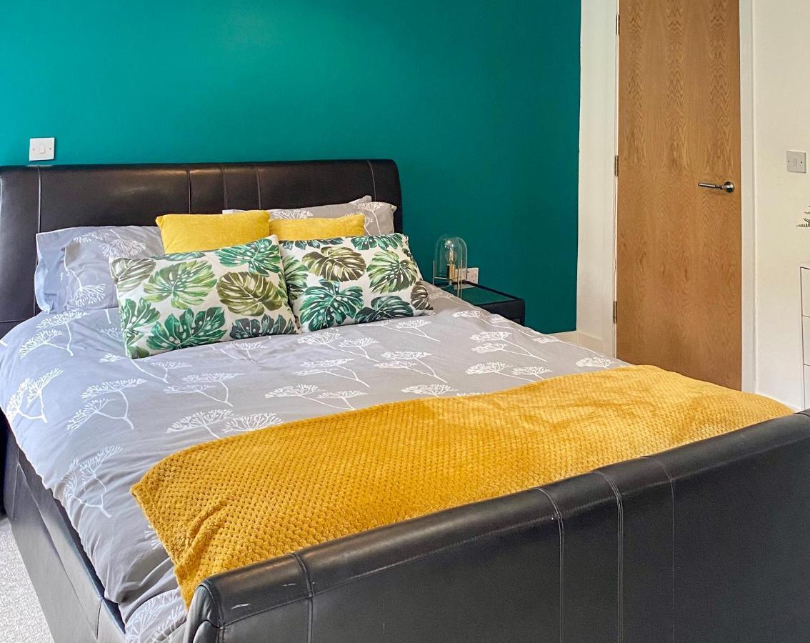 Beautiful, Contemporary 3 Bedroom Apartment Bath Eksteriør billede