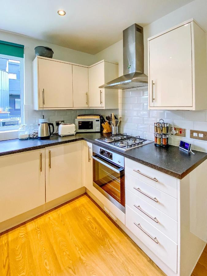 Beautiful, Contemporary 3 Bedroom Apartment Bath Eksteriør billede